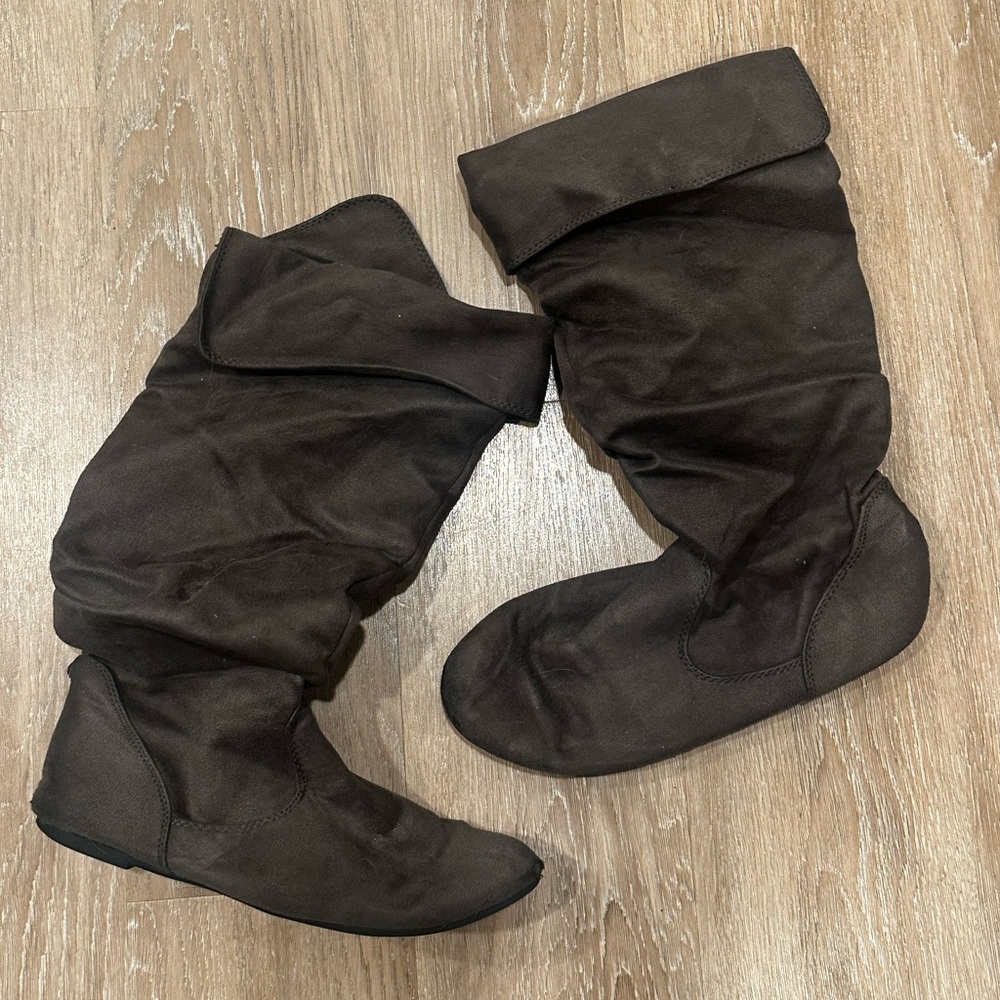 Kohls Grey Suede Boots (Size 9)